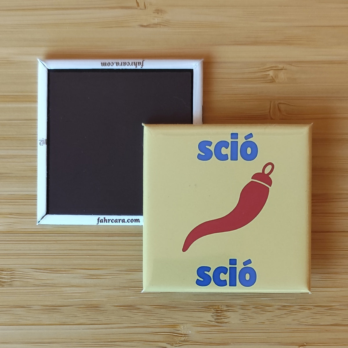 sció sció — Calamita Pop — Carolina pop, Fahrcara — fronte stampato e retro magnetico affiancati.