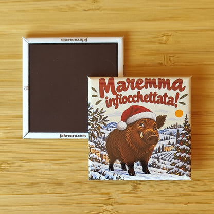 Calamita Maremma infiocchettata! — Natale, Fahrcara — fronte stampato e retro magnetico affiancati.