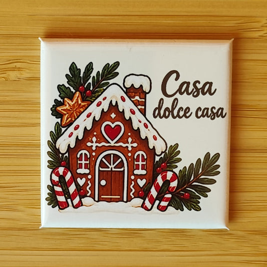 Calamita Casa dolce casa — Casetta natalizia — Natale, Fahrcara — vista frontale della calamita.