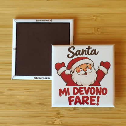 Calamita Santa… mi devono fare!, variante crema — Natale, Fahrcara — fronte stampato e retro magnetico affiancati.