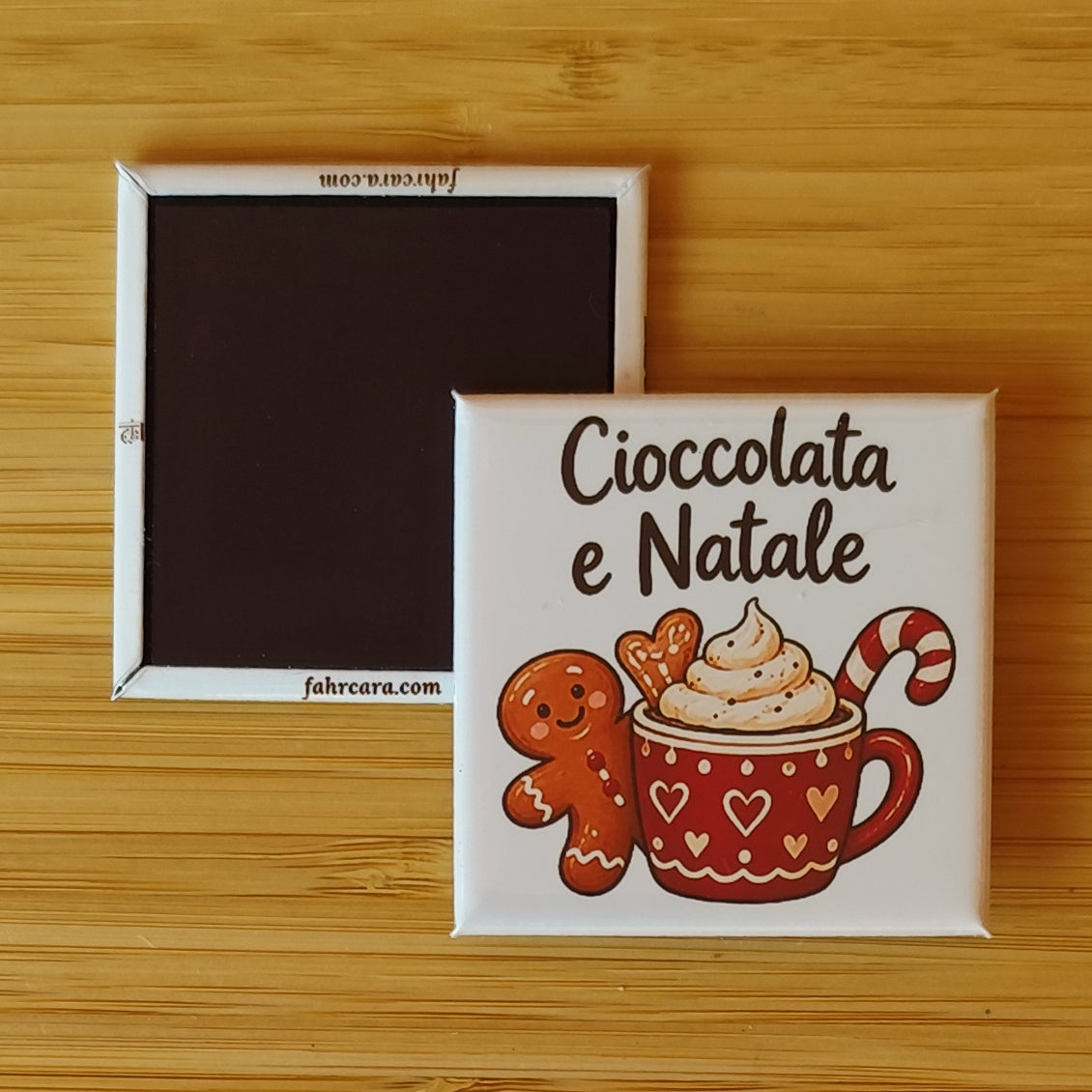 Calamita Cioccolata e Natale, variante bianco — Natale, Fahrcara — fronte stampato e retro magnetico affiancati.