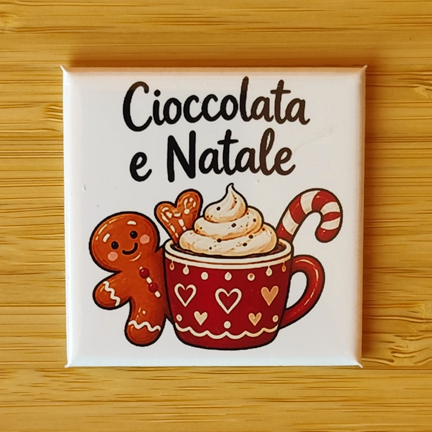 Calamita Cioccolata e Natale, variante bianco — Natale, Fahrcara — vista frontale della calamita.