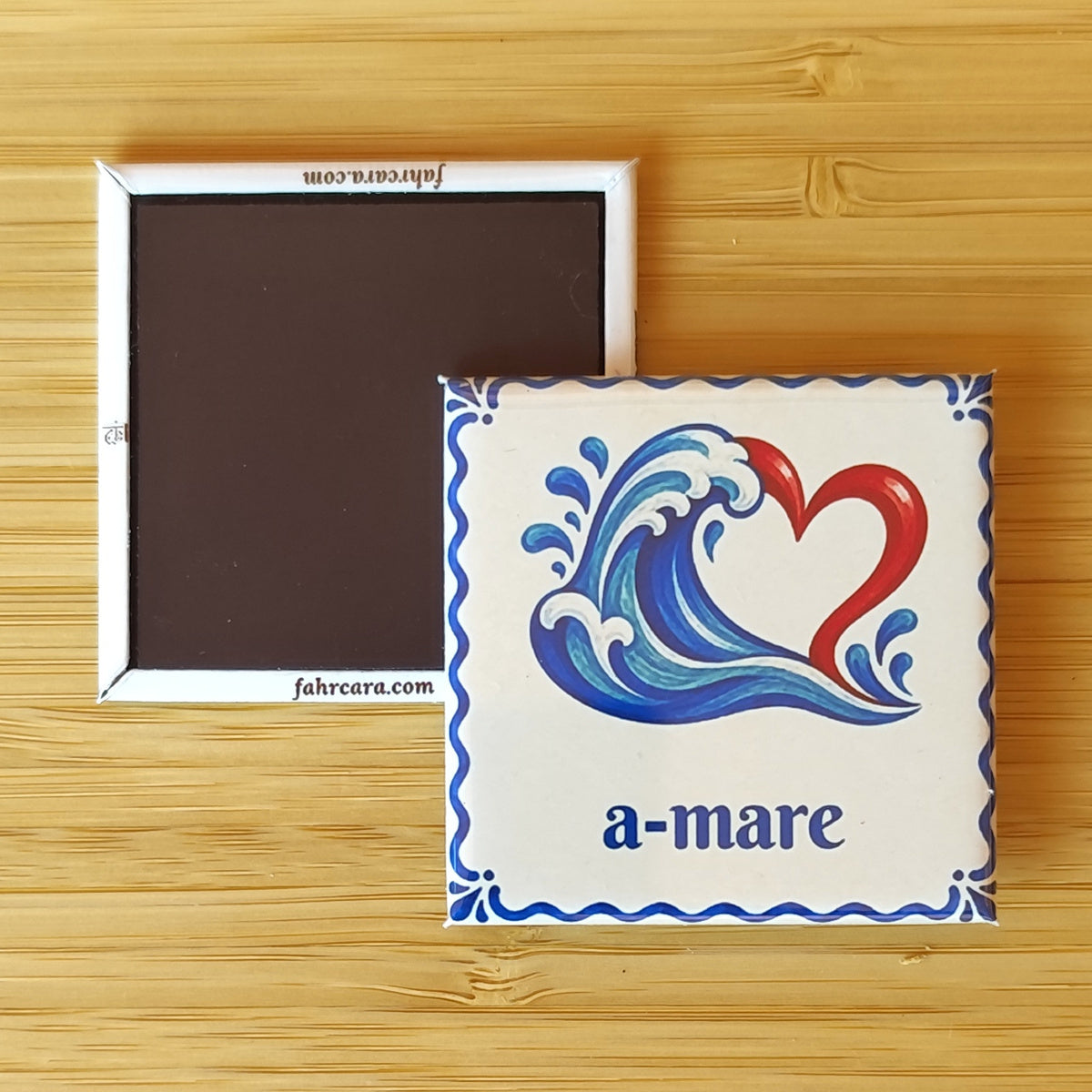 a-mare — Calamita Carol — Carol collection, Fahrcara — fronte stampato e retro magnetico affiancati.