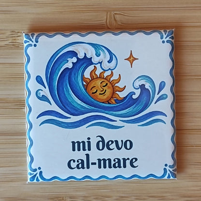 mi devo cal-mare — Calamita Carol — Carol collection, Fahrcara — vista frontale della calamita.