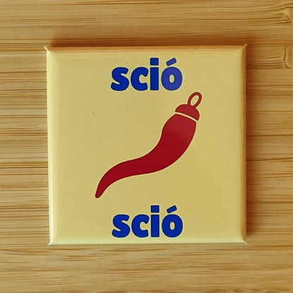 sció sció — Calamita Pop — Carolina pop, Fahrcara — vista frontale della calamita.