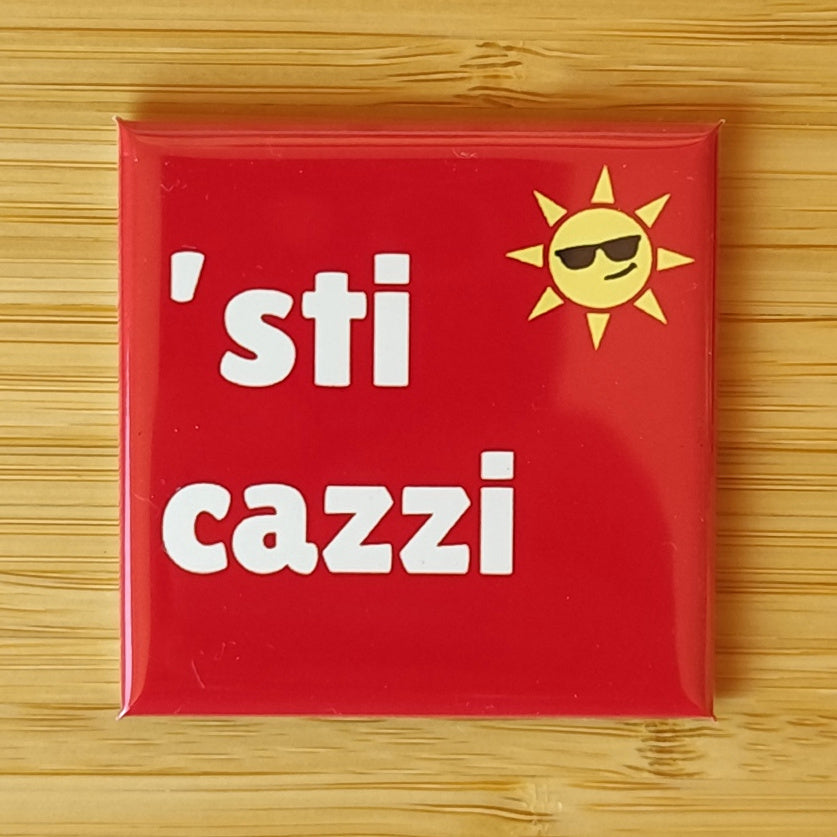 ’sti cazzi — Calamita Pop — Carolina pop, Fahrcara — vista frontale della calamita.