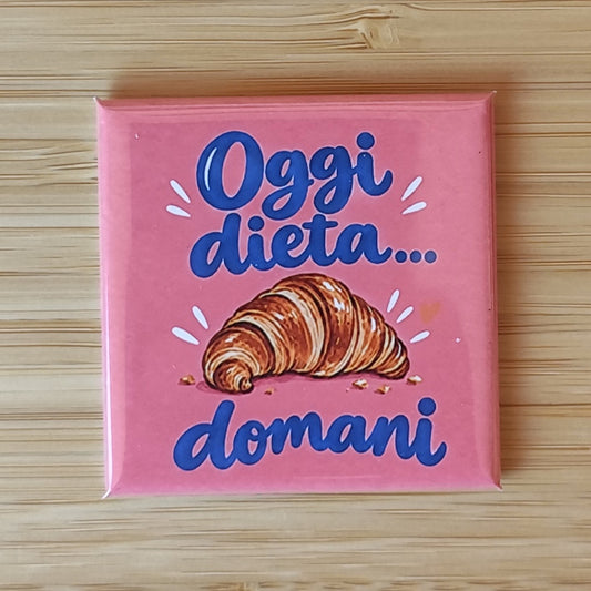 Calamita Oggi dieta… domani — Piccole verità, Fahrcara — vista frontale della calamita.
