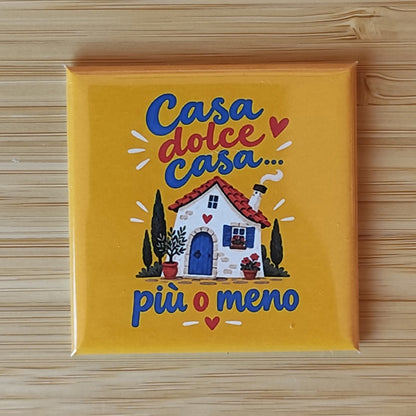 Calamita Casa dolce casa… più o meno — Piccole verità, Fahrcara — vista frontale della calamita.