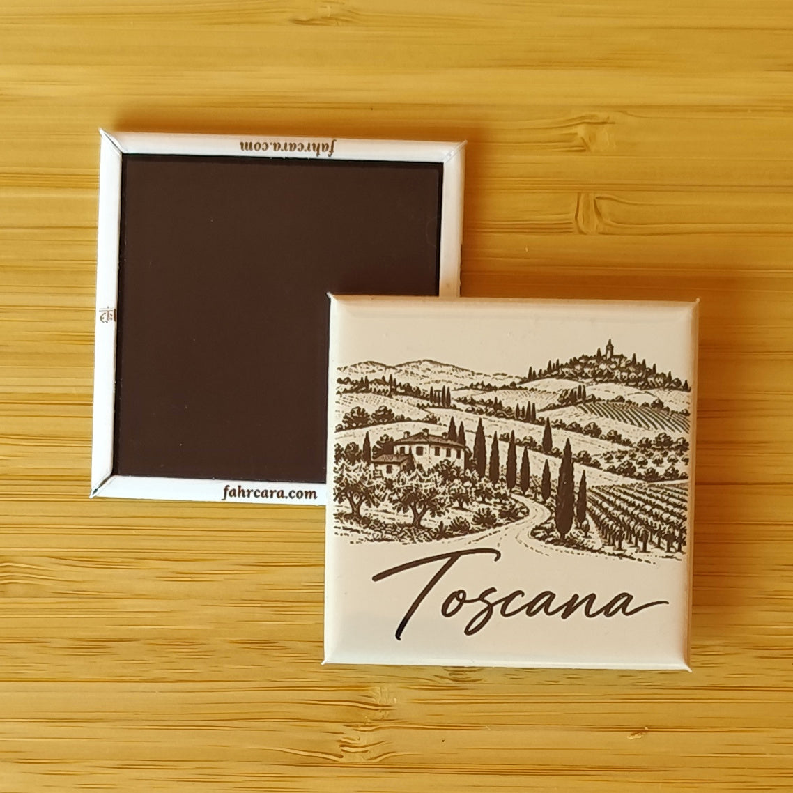 Calamita Toscana — Colline e cipressi — Cuore toscano, Fahrcara — fronte stampato e retro magnetico affiancati.