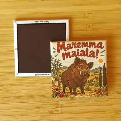 Calamita Maremma maiala! — In campagna — Cuore toscano, Fahrcara — fronte stampato e retro magnetico affiancati.