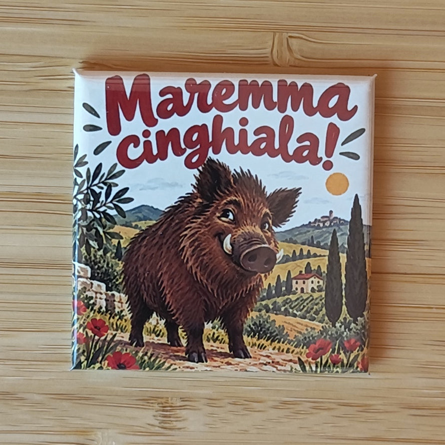 Calamita Maremma cinghiala! — In campagna — Cuore toscano, Fahrcara — vista frontale della calamita.